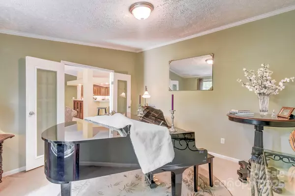 Asheville, NC 28805,122 Little Jones Mountain RD