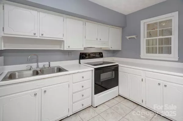 Charlotte, NC 28211,918 Mcalway RD #D