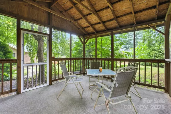 Hickory, NC 28602,5216 Bethel Church RD