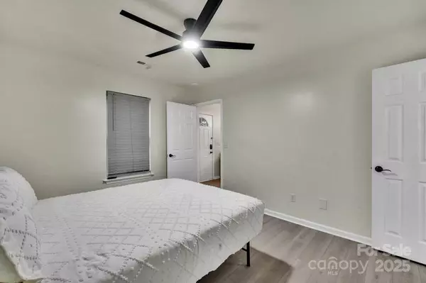 Charlotte, NC 28216,2030 Vinton ST
