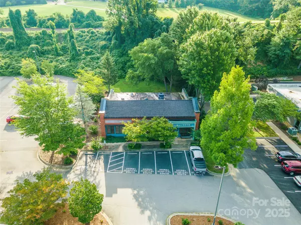1304 Hendersonville RD, Asheville, NC 28803