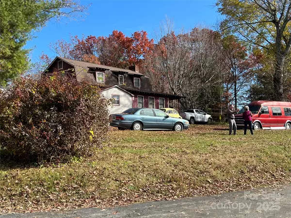 Hendersonville, NC 28792,707 Duncan Hill RD