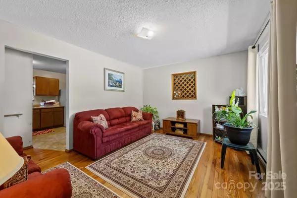 Asheville, NC 28806,204 Cedar Hill RD