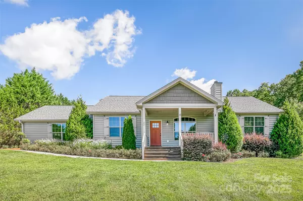 22 Forge Shadow DR, Mills River, NC 28759