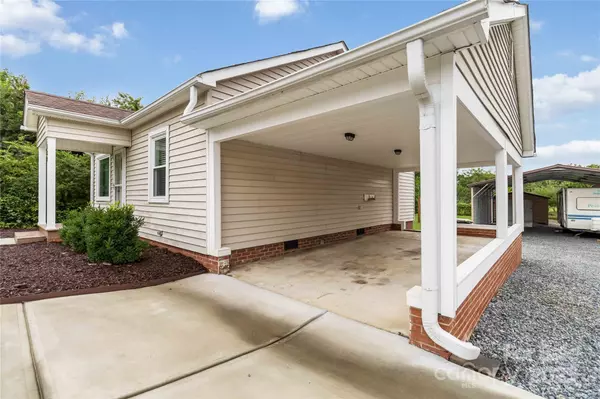 Kannapolis, NC 28083,534 Collins ST
