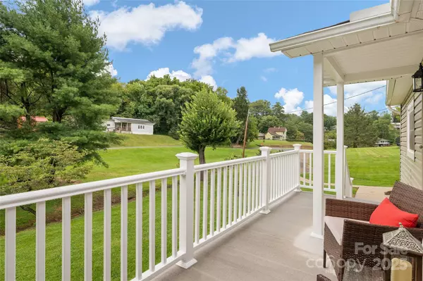 Canton, NC 28716,18 Skyline DR