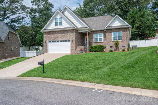 1261 10th Street PL NW #34, Hickory, NC 28601