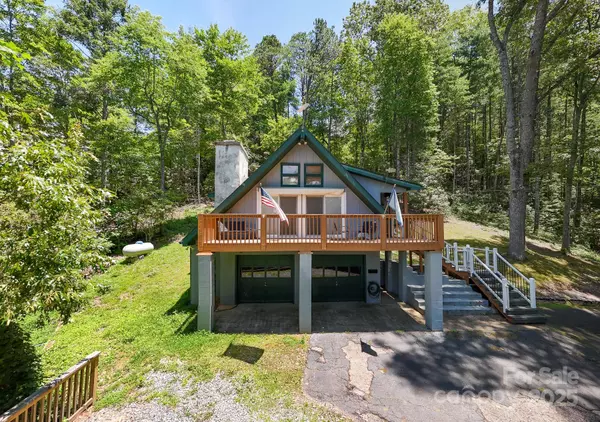 68 Mountain DR, Robbinsville, NC 28771