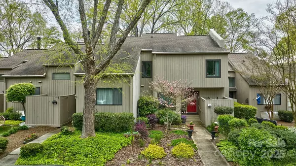 134 Pine Grove CIR, Lake Wylie, SC 29710