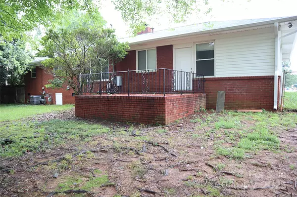 Charlotte, NC 28210,1703 Tyvola RD