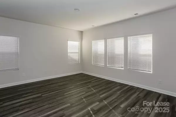 Charlotte, NC 28215,11932 Red Leaf DR