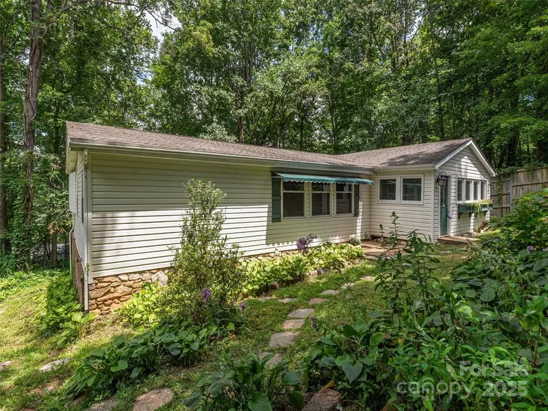 64 Mountain Site LN, Asheville, NC 28803