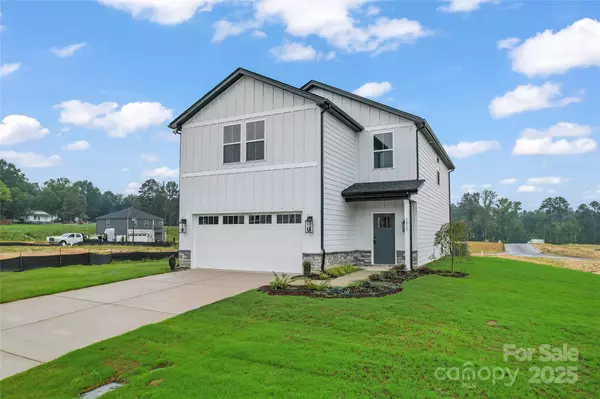 3015 Swallowtail LN, Kannapolis, NC 28083