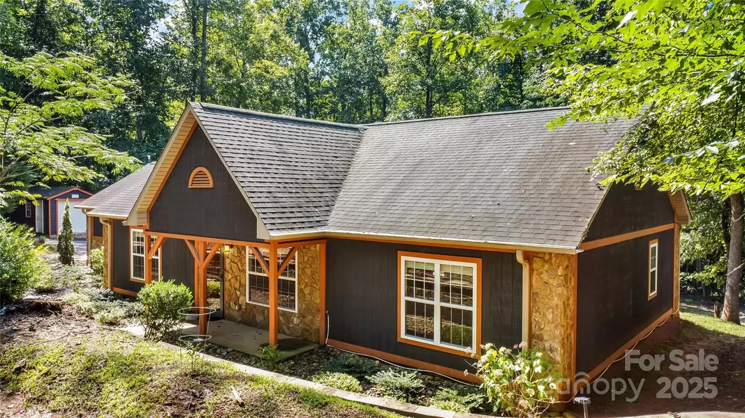 872 Hayes RD, Columbus, NC 28722