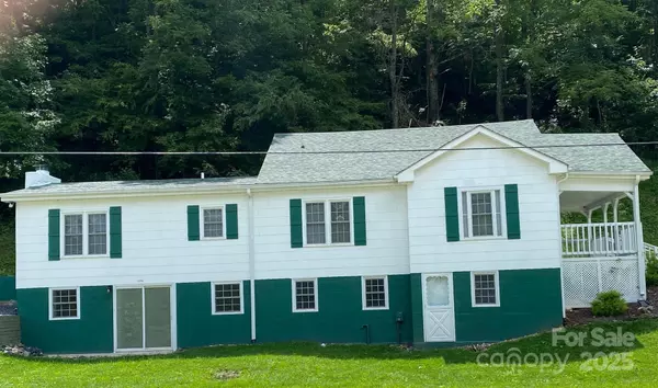 1294 Cane Creek RD, Bakersville, NC 28705