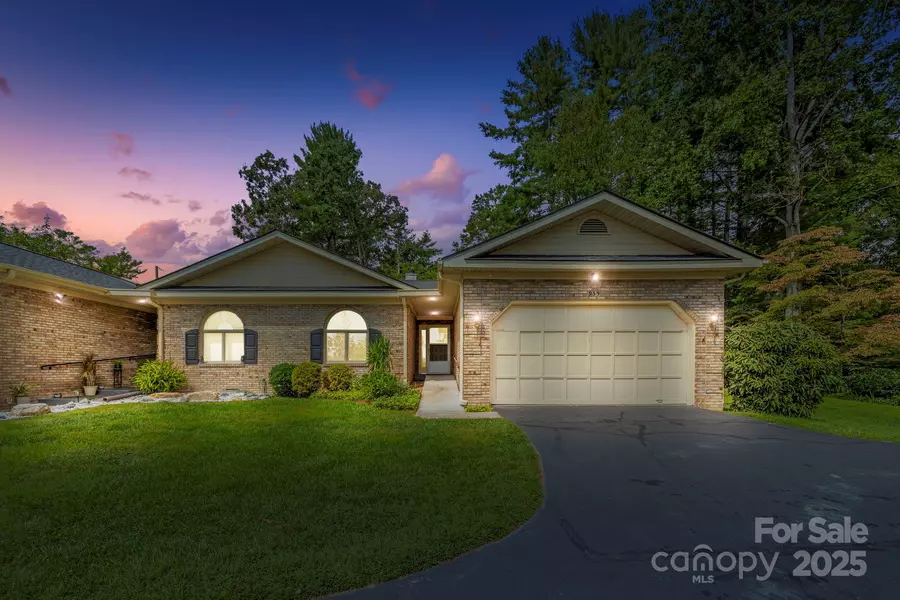 933 Kanuga RD, Hendersonville, NC 28739