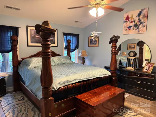 Oakboro, NC 28129,630 Scarlet Leaf LN