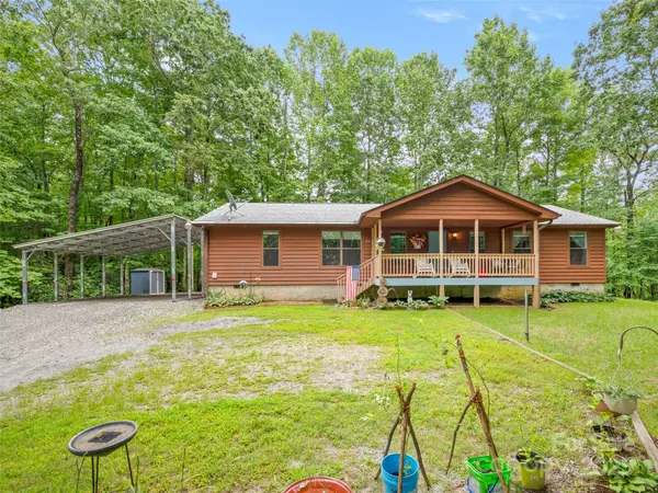 224 Small Falls LN, Saluda, NC 28773