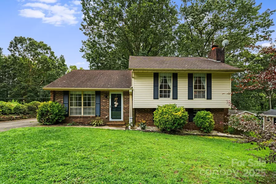 102 Aycock ST, Black Mountain, NC 28711