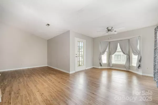 Charlotte, NC 28215,6219 Rosecroft DR #J