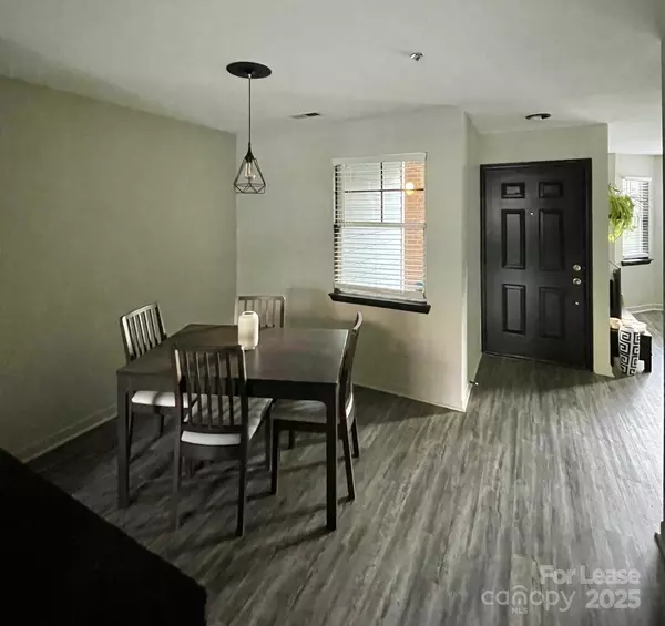 Charlotte, NC 28203,525 Olmsted Park PL