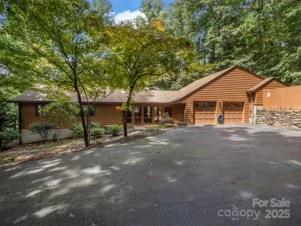Hendersonville, NC 28739,39 Foxglove RD