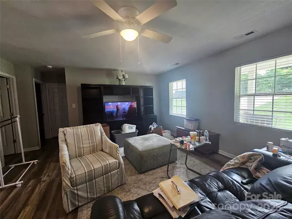Kings Mountain, NC 28086,810 4th ST