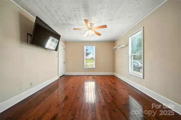 Claremont, NC 28610,3184 Anderson ST