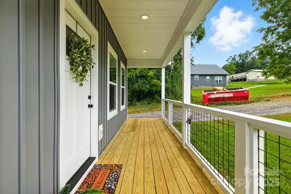 Canton, NC 28716,636 Silkwood DR