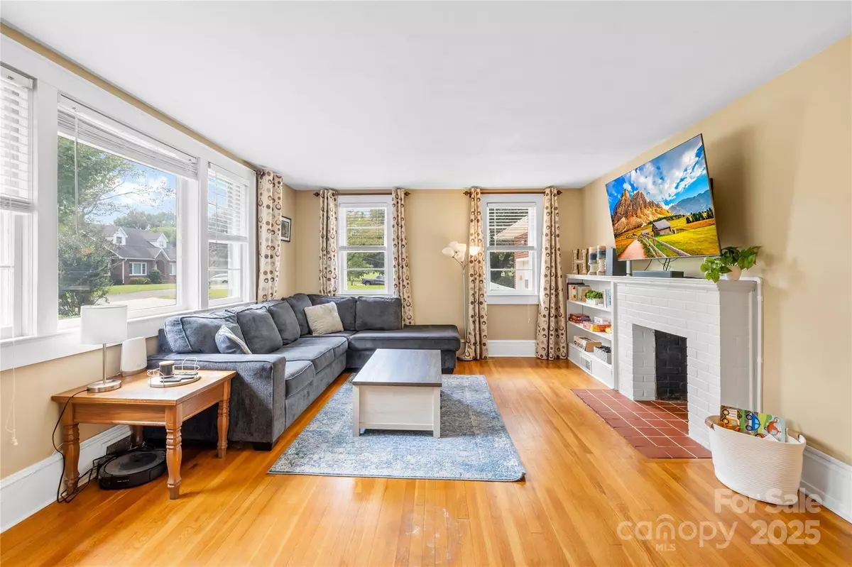 Catawba, NC 28609,207 2nd AVE NE