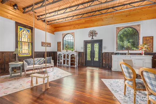 Waynesville, NC 28785,1202 Iron Duff RD