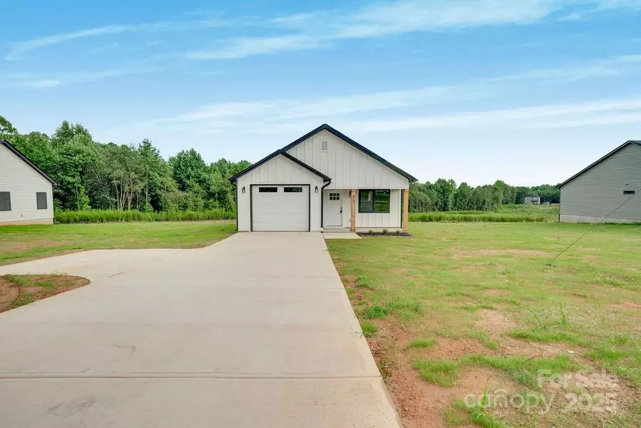 673 S Grove ST, Lincolnton, NC 28092