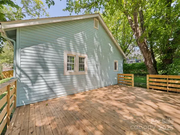 Asheville, NC 28806,468 Deaverview RD