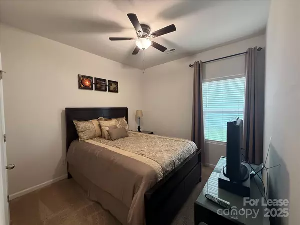 Charlotte, NC 28215,7117 Amberly Hills RD
