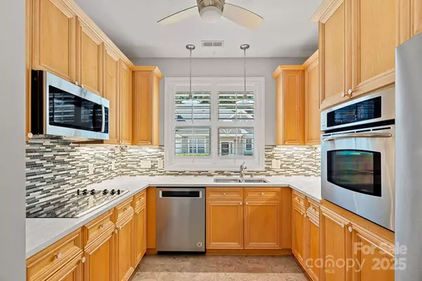 Charlotte, NC 28209,1009 Davant LN