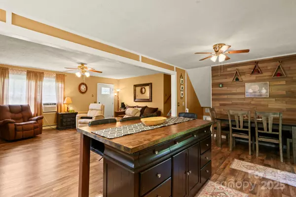 Hudson, NC 28638,3005 Mac DR