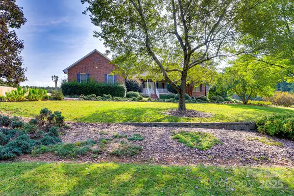 3132 Fox Den CIR, Iron Station, NC 28080