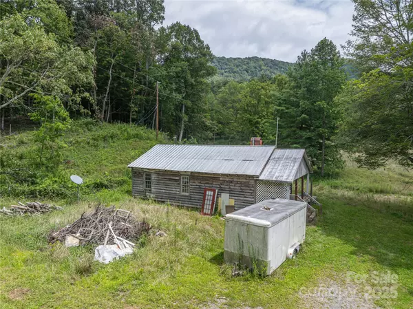 Fairview, NC 28730,1221 Brush Creek CIR