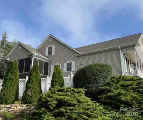 2 Flowering Cherry DR, Asheville, NC 28805