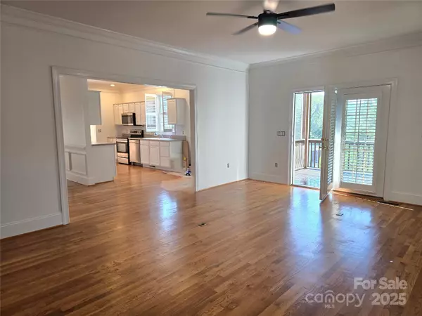 Asheville, NC 28805,2 Flowering Cherry DR