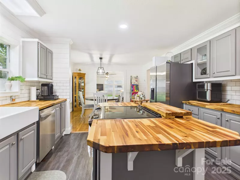 6093 Spartan DR, Hudson, NC 28638