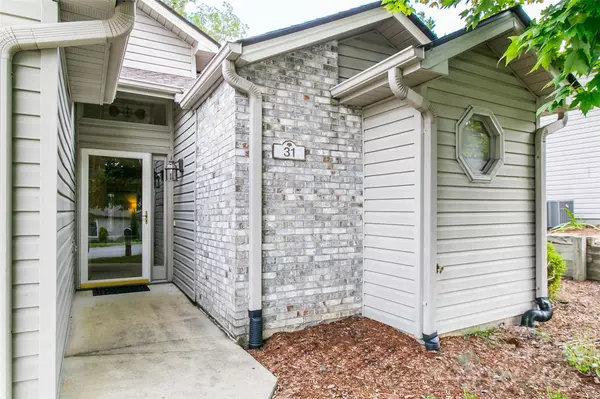 31 Tisha LN, Hendersonville, NC 28739