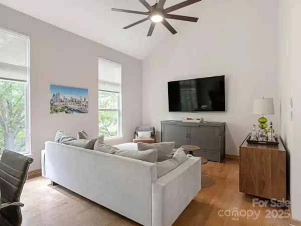 Charlotte, NC 28203,2125 Southend DR #321