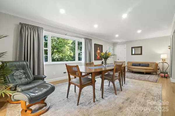 Charlotte, NC 28215,7108 Preston CT