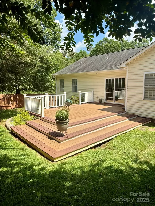 Conover, NC 28613,2090 Summerfield CIR