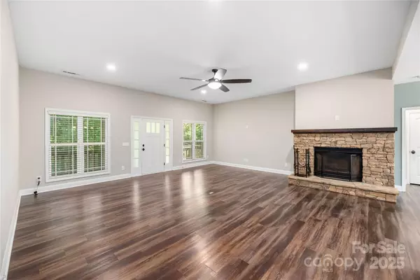 Waynesville, NC 28785,5496 White Oak RD