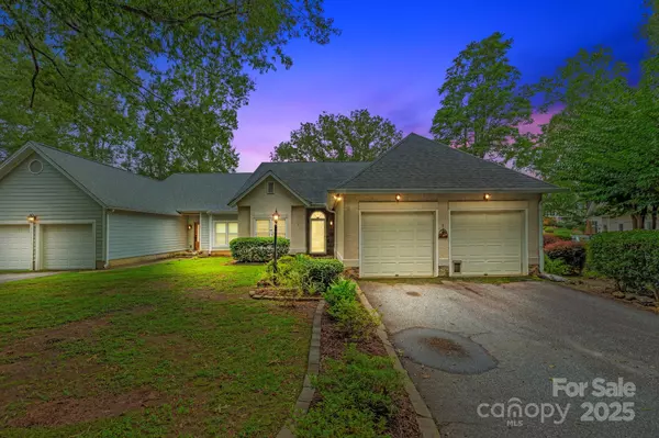 7 15th Vantage ST, Campobello, SC 29322