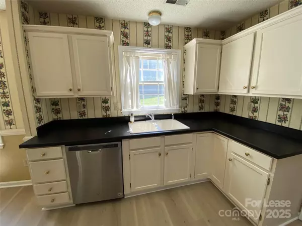 Matthews, NC 28105,1025 Thornsby LN