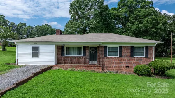 1838 Connelly Springs RD, Lenoir, NC 28645