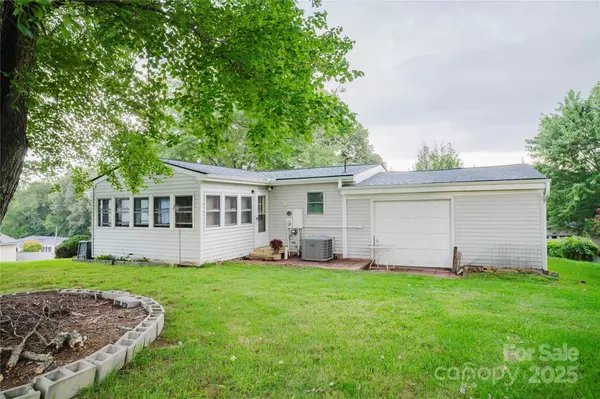 Hendersonville, NC 28792,402 Deerfield CT
